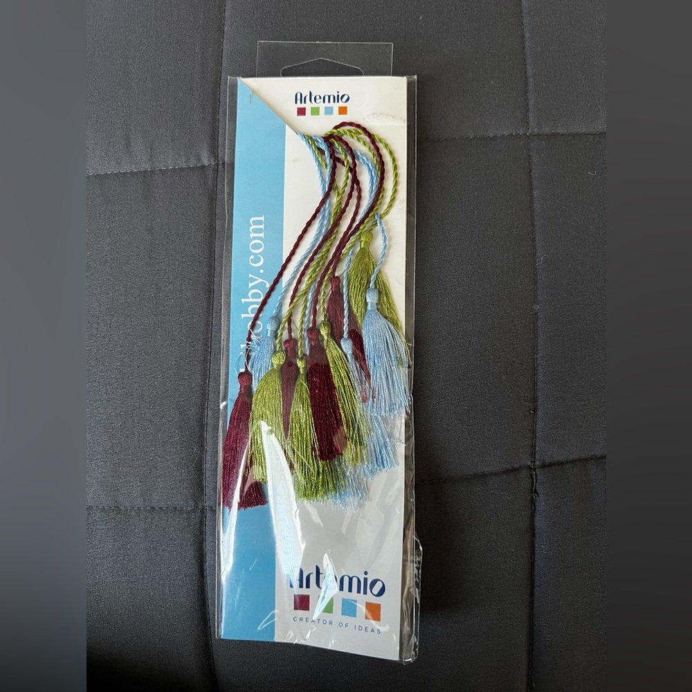 Set of 6 tassels